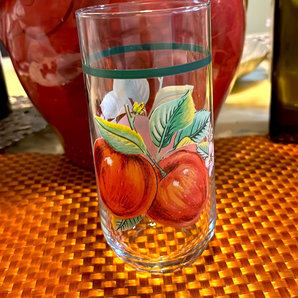 Firm Price !Vintage Apple designs Drinking Glass Firm price